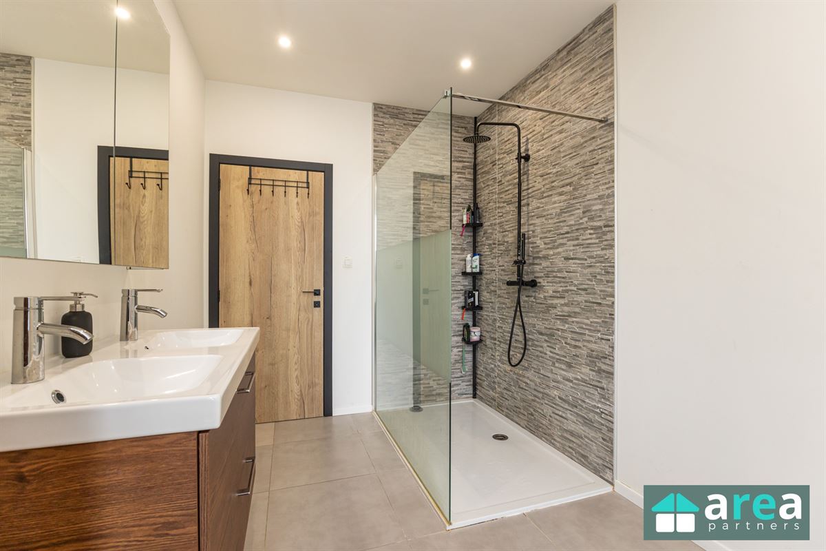Ruime gerenoveerde woning met tuin!