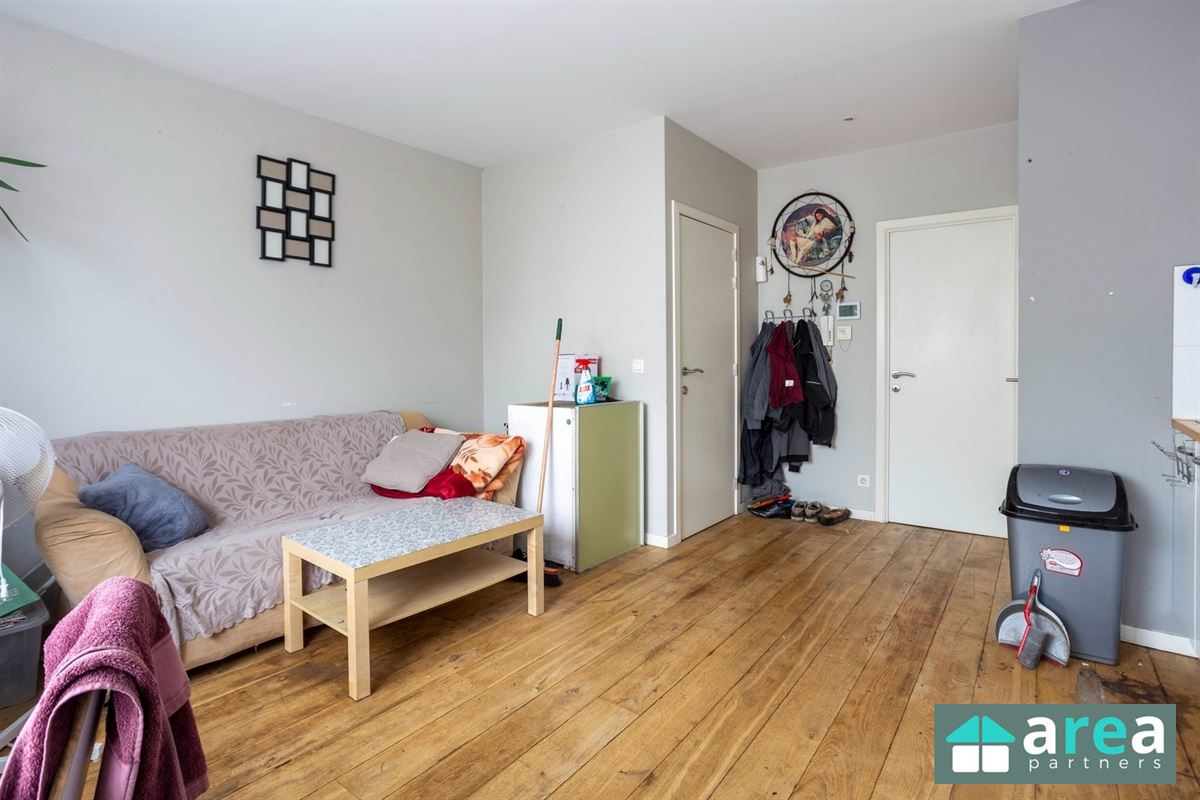 Opbrengsteigendom bestaande uit 3 studio's met aparte slaapkamer!