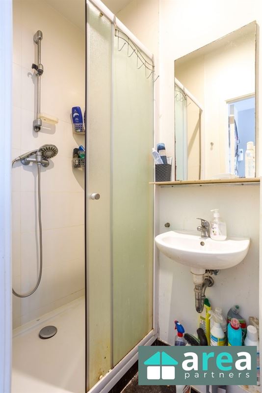 Opbrengsteigendom bestaande uit 3 studio's met aparte slaapkamer!