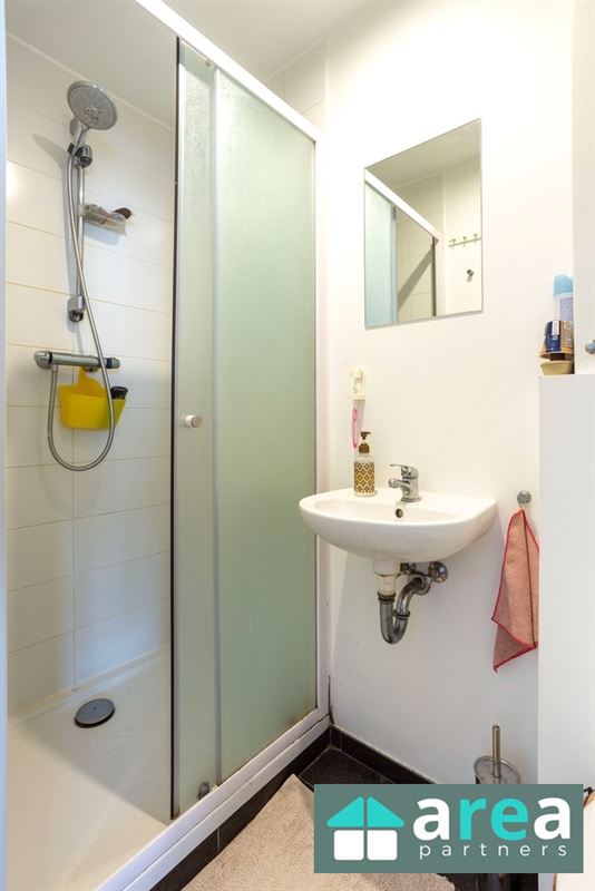 Opbrengsteigendom bestaande uit 3 studio's met aparte slaapkamer!