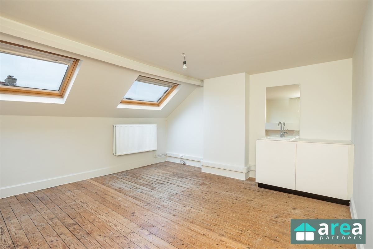 IN OPTIE! - Herenwoning met authentieke elementen en stadskoer!