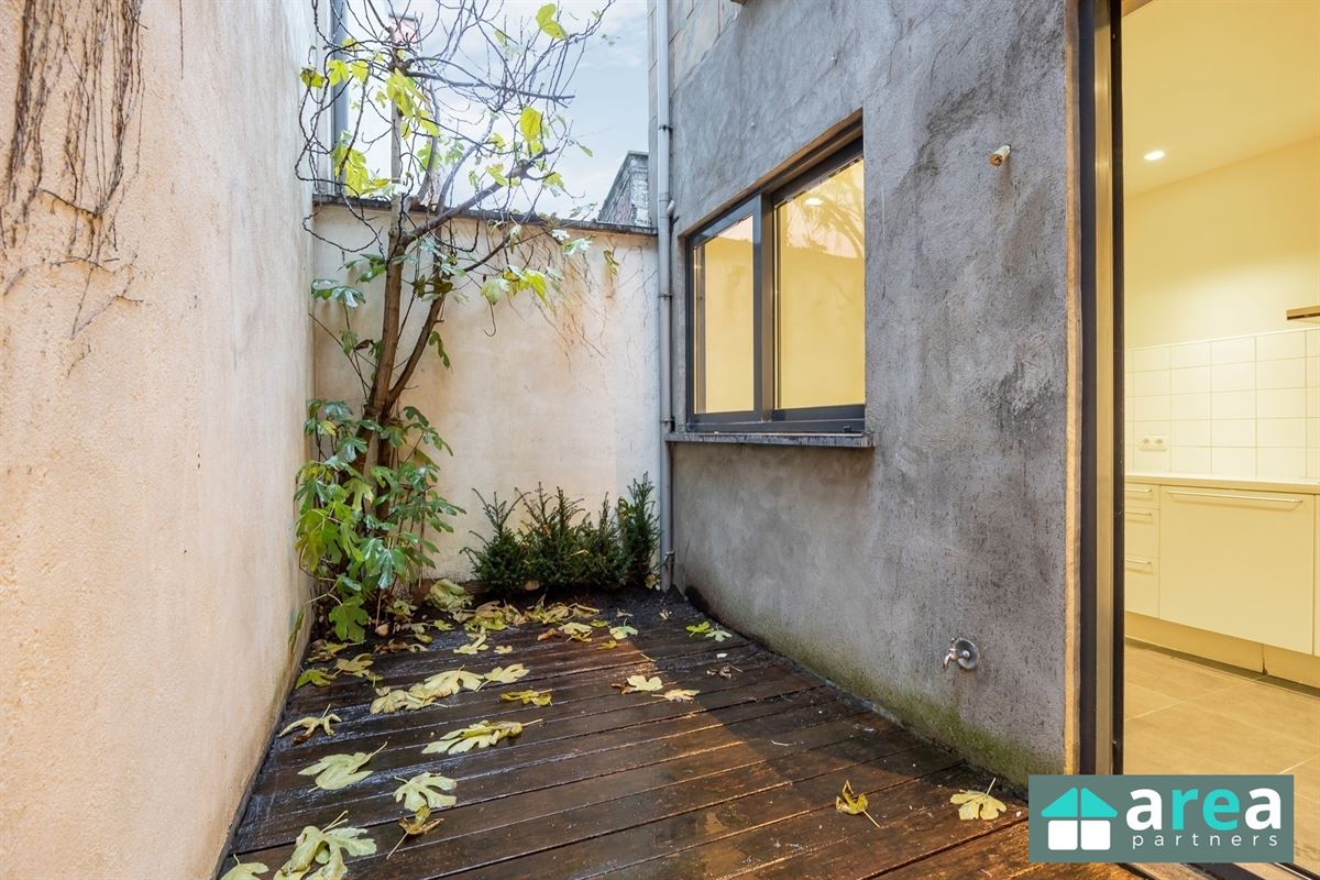 IN OPTIE! - Herenwoning met authentieke elementen en stadskoer!