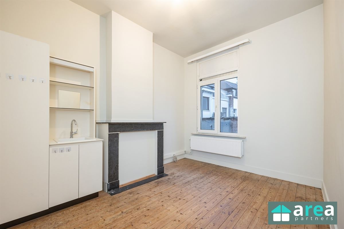 IN OPTIE! - Herenwoning met authentieke elementen en stadskoer!