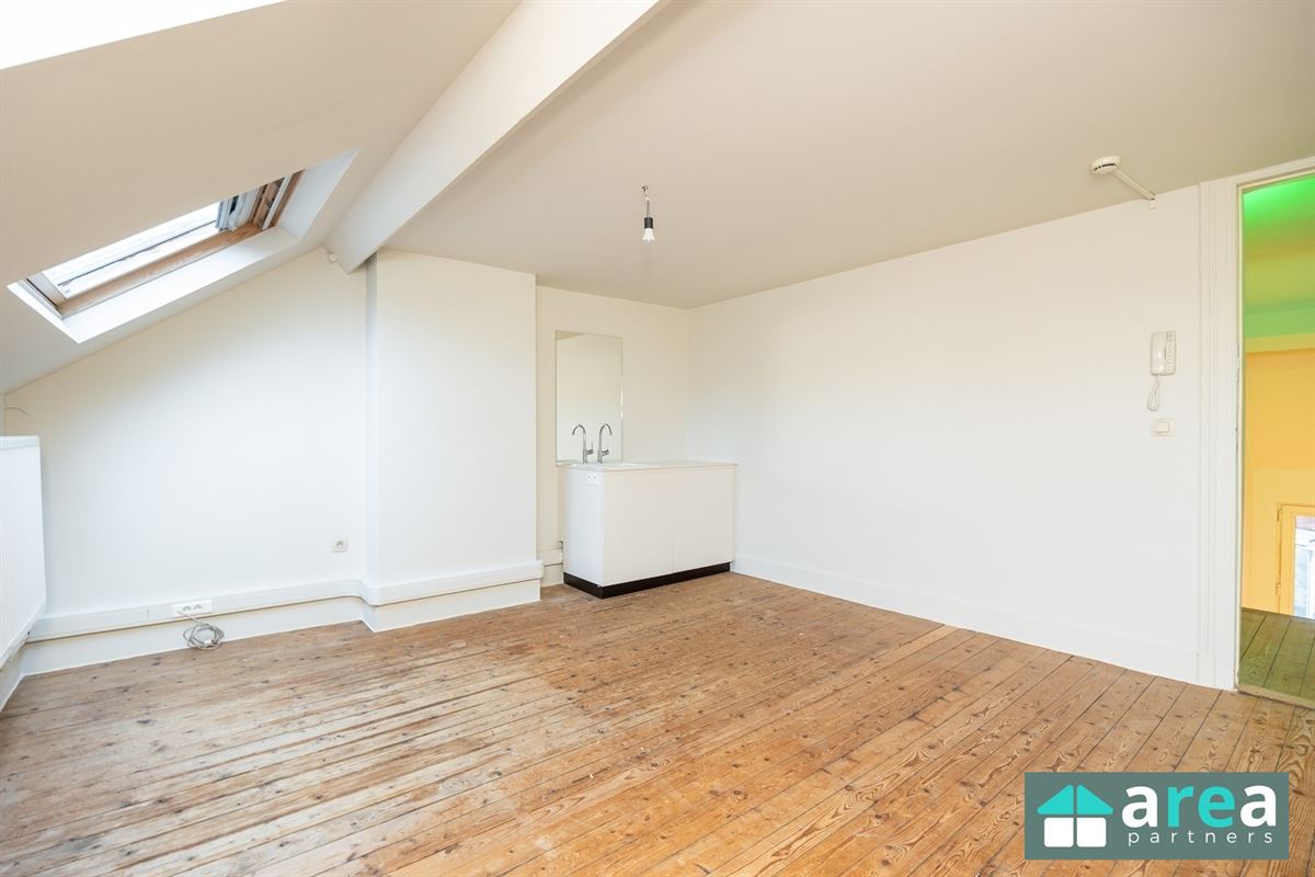 IN OPTIE! - Herenwoning met authentieke elementen en stadskoer!
