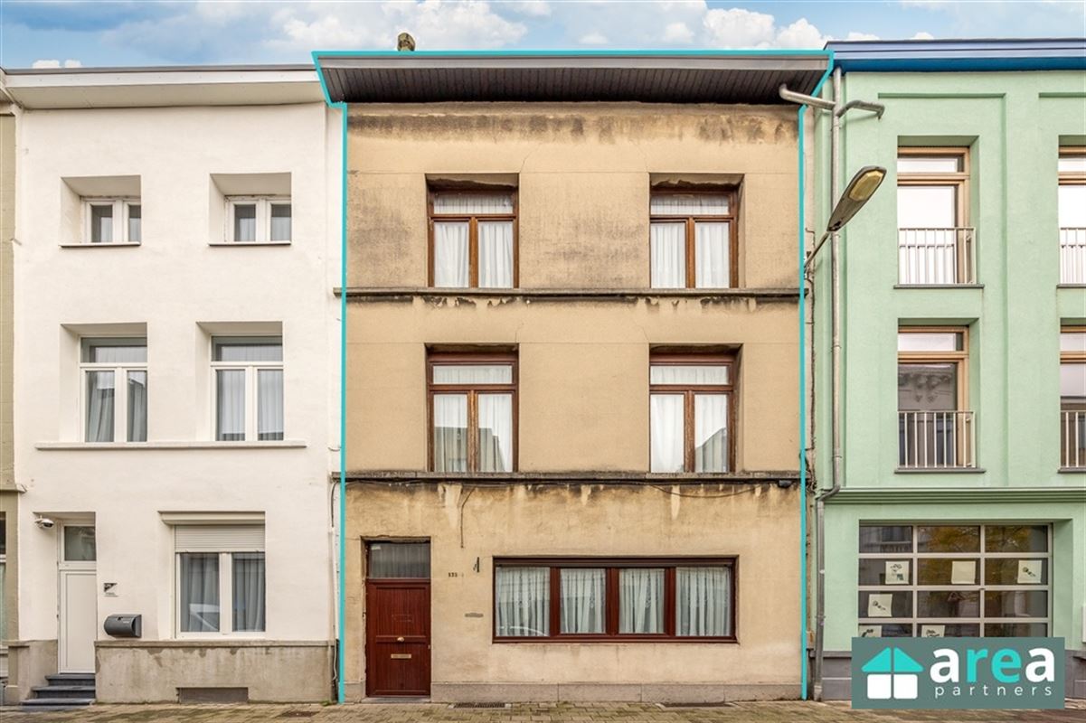 Ruime woning met 6 slpk en koer!