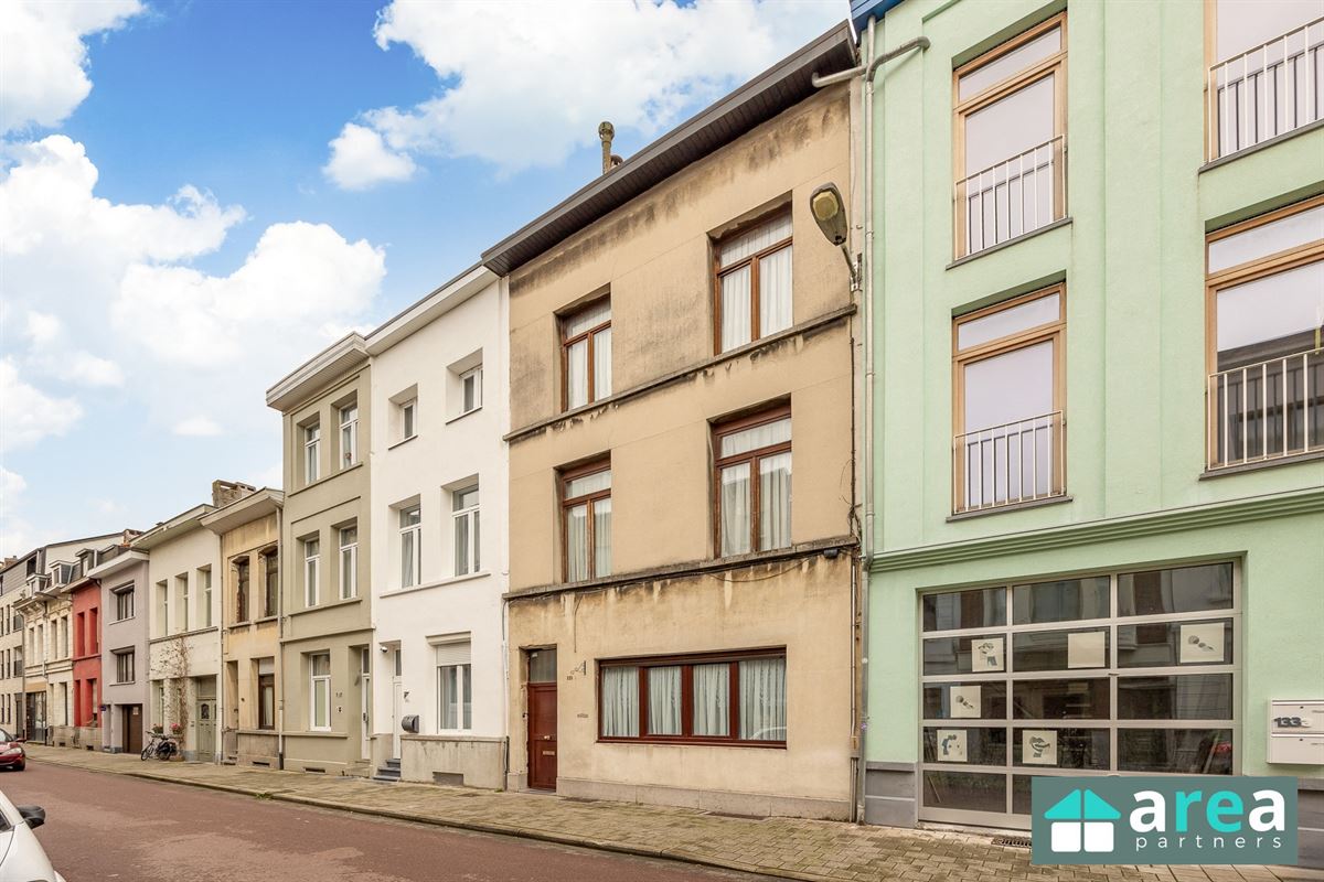 Ruime woning met 6 slpk en koer!