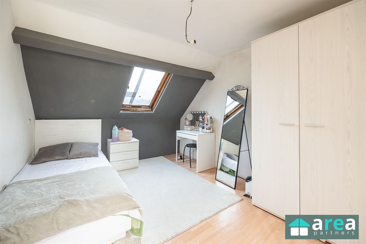 Ruime woning met 6 slpk en koer!