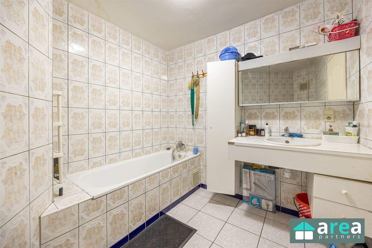 Ruime woning met 6 slpk en koer!