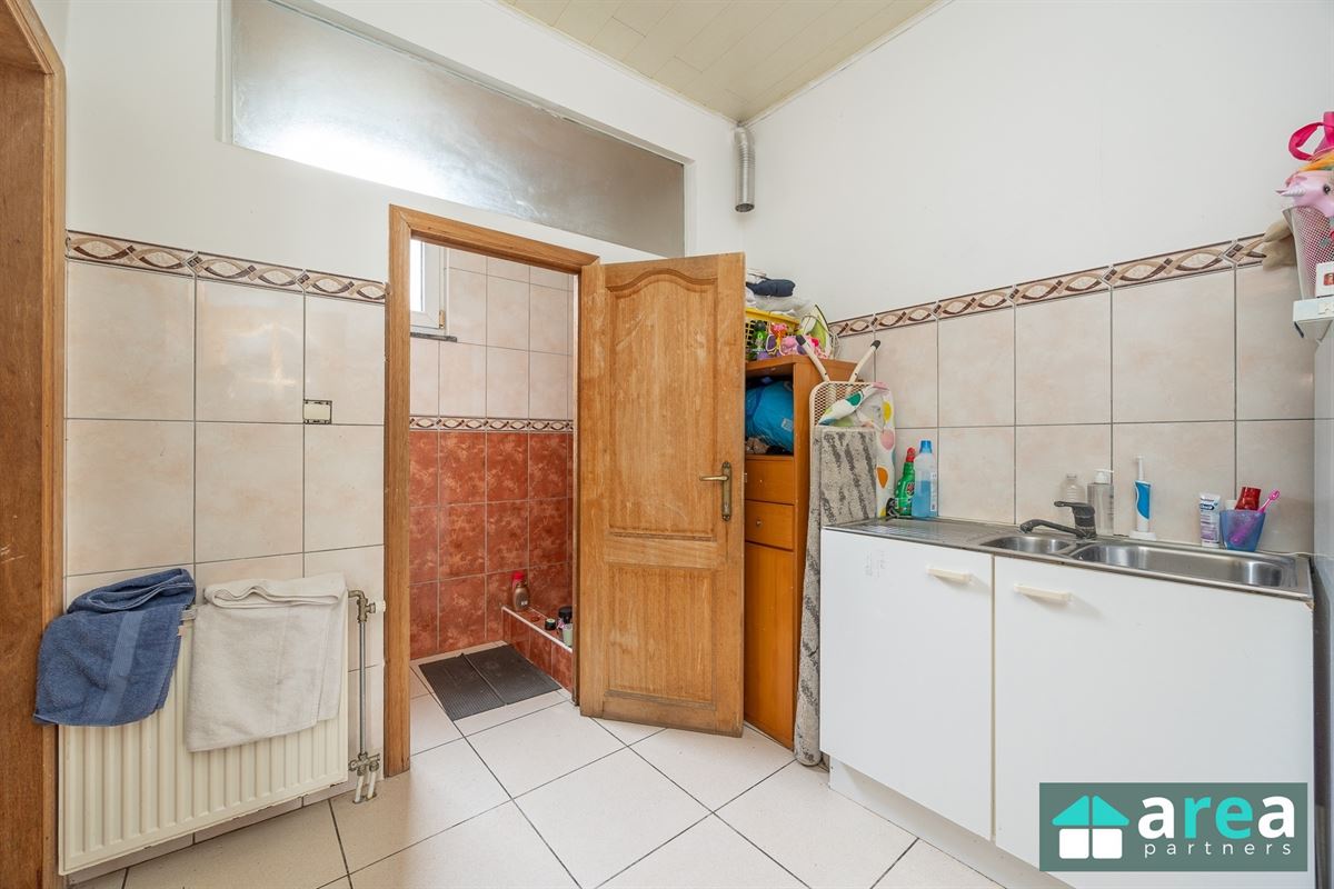 Ruime woning met 6 slpk en koer!