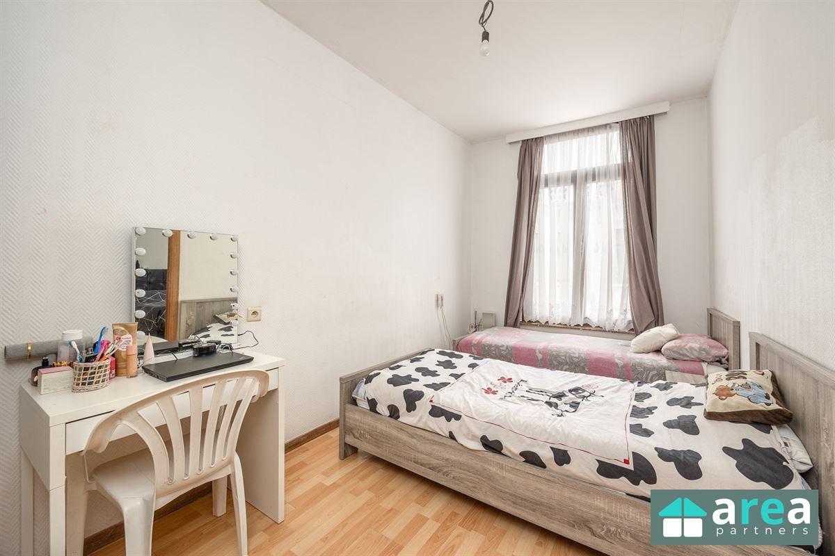 Ruime woning met 6 slpk en koer!