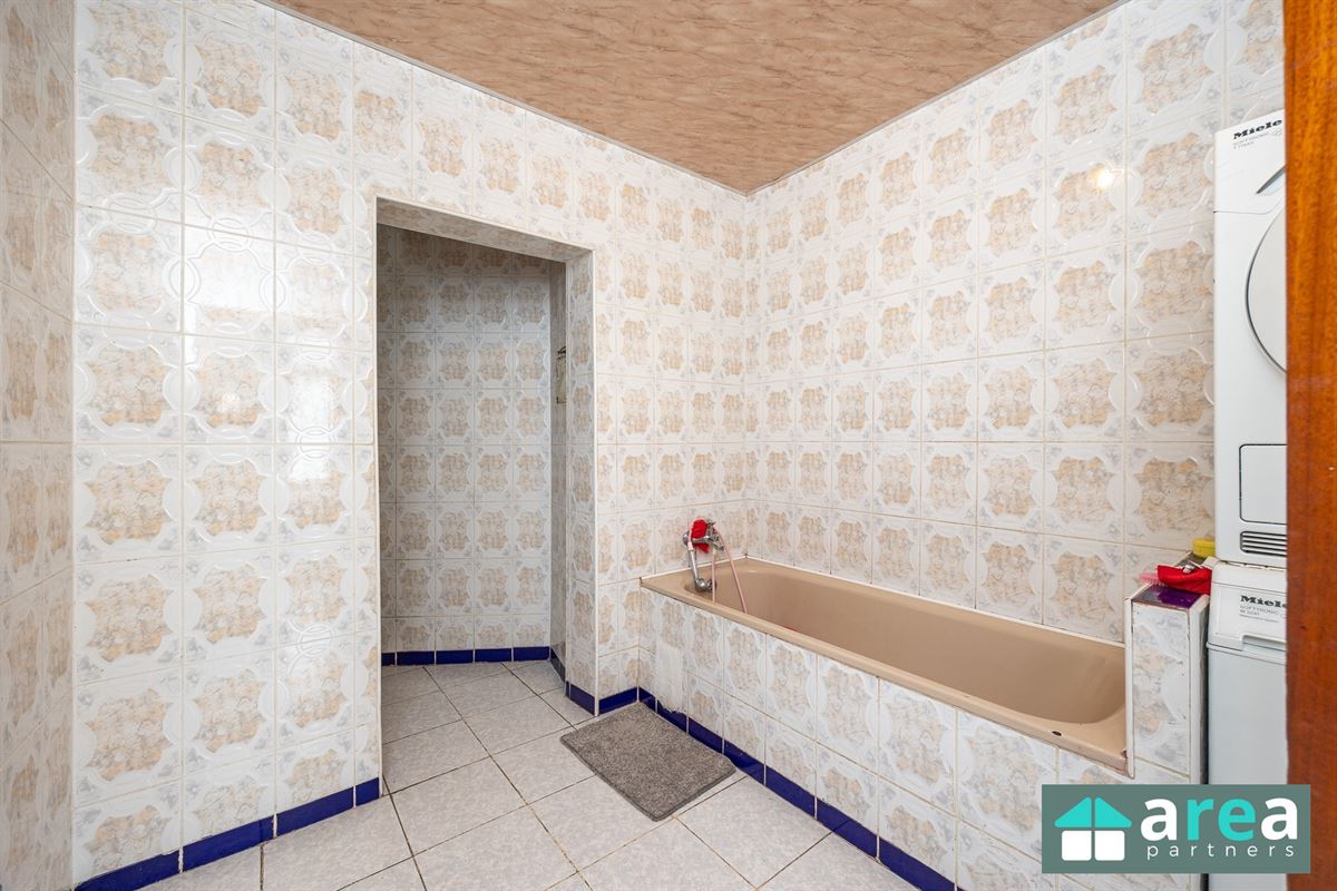 Ruime woning met 6 slpk en koer!