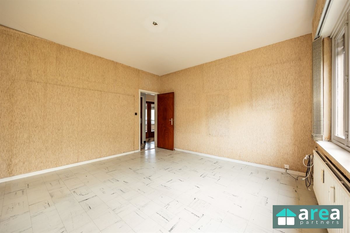 Gelijkvloersappartement van 224,58m² met garage en tuin!