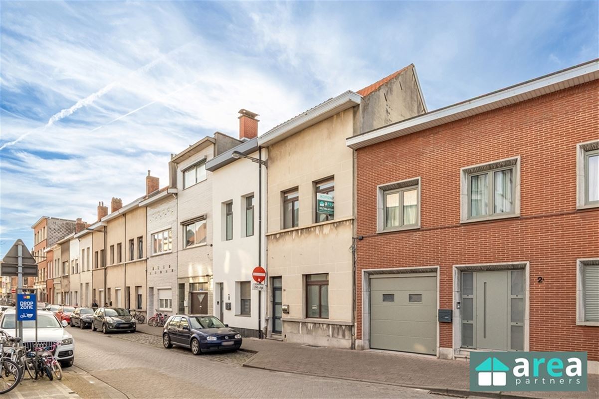 Op te frissen woning met 4 slpk!