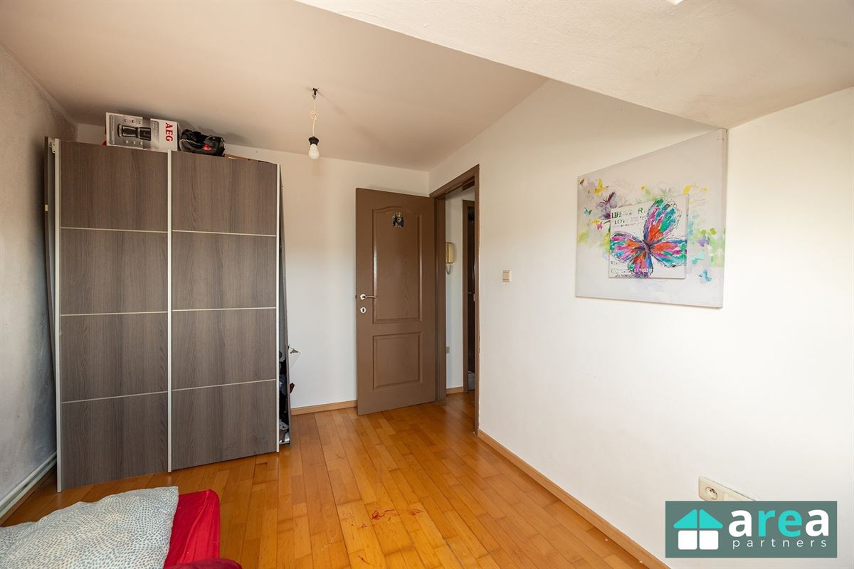 Op te frissen woning met 4 slpk!