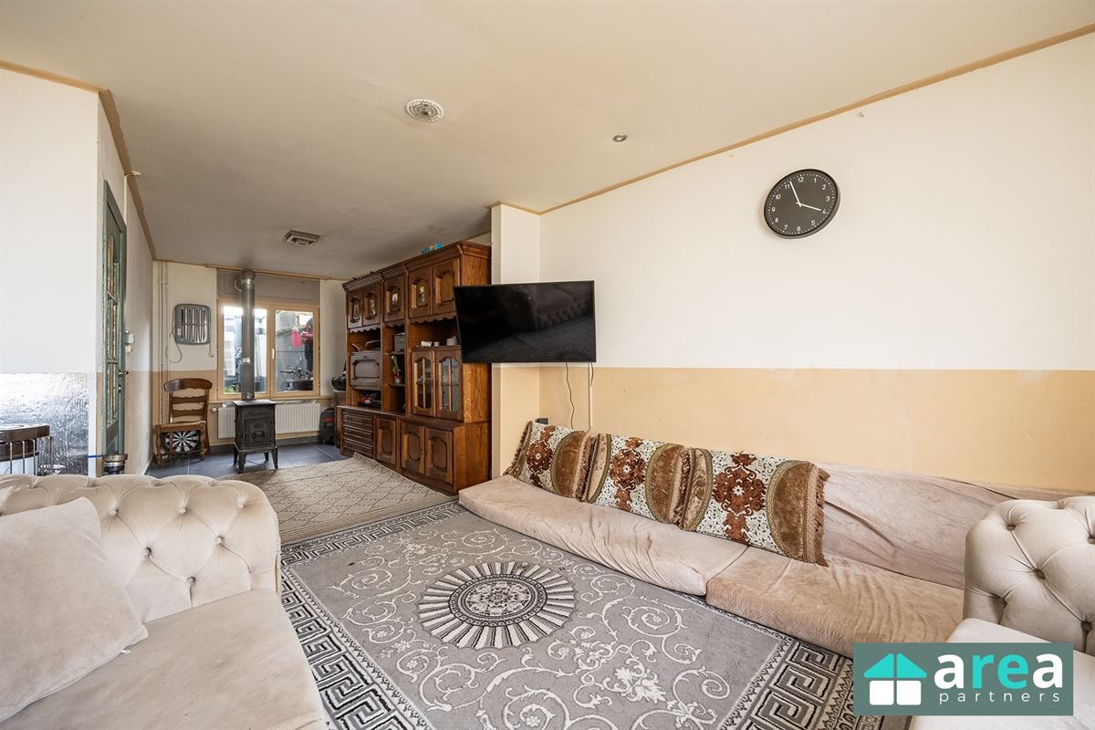 Op te frissen woning met 4 slpk!