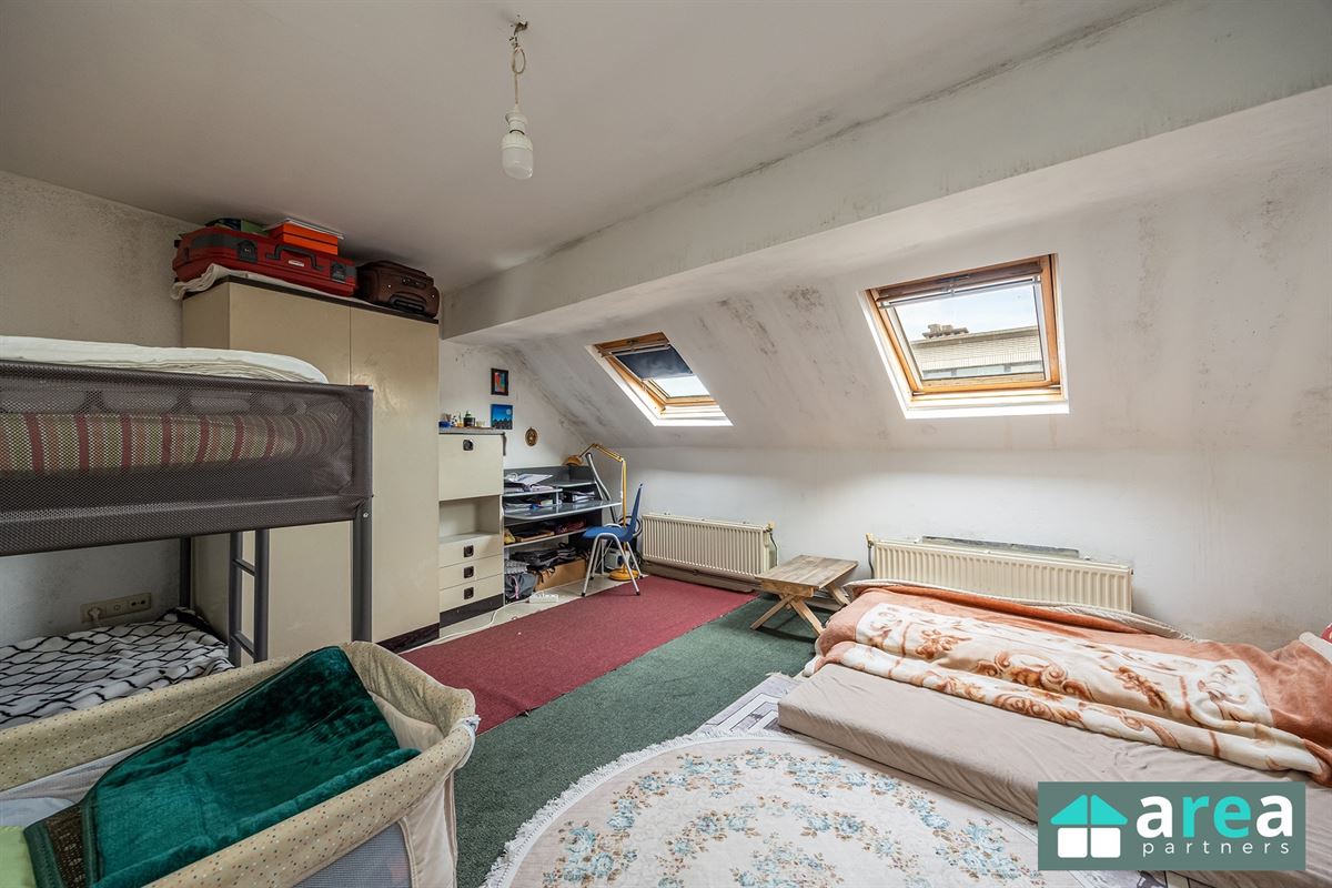 Op te frissen woning met 4 slpk!