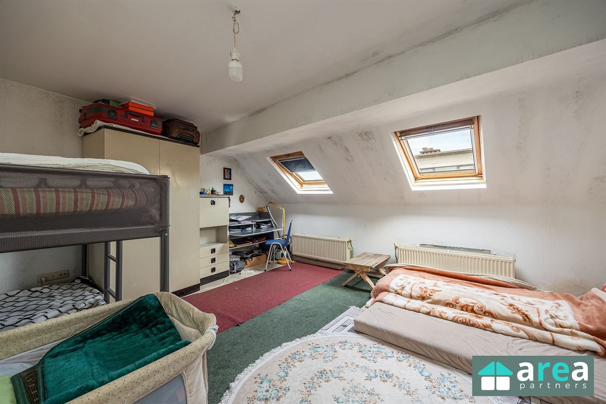 Op te frissen woning met 4 slpk!