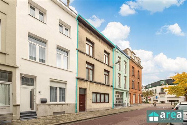 Ruime woning met 6 slpk en koer!