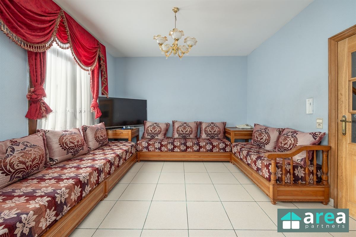 Ruime woning met 6 slpk en koer!