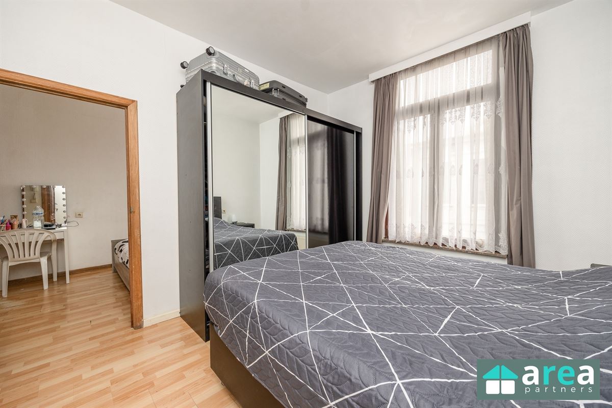 Ruime woning met 6 slpk en koer!