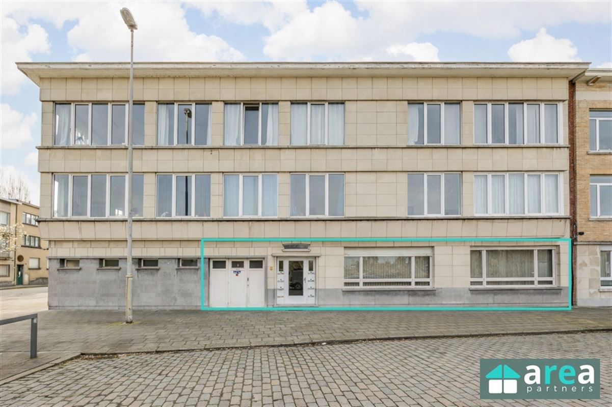 Gelijkvloersappartement van 224,58m² met garage en tuin!