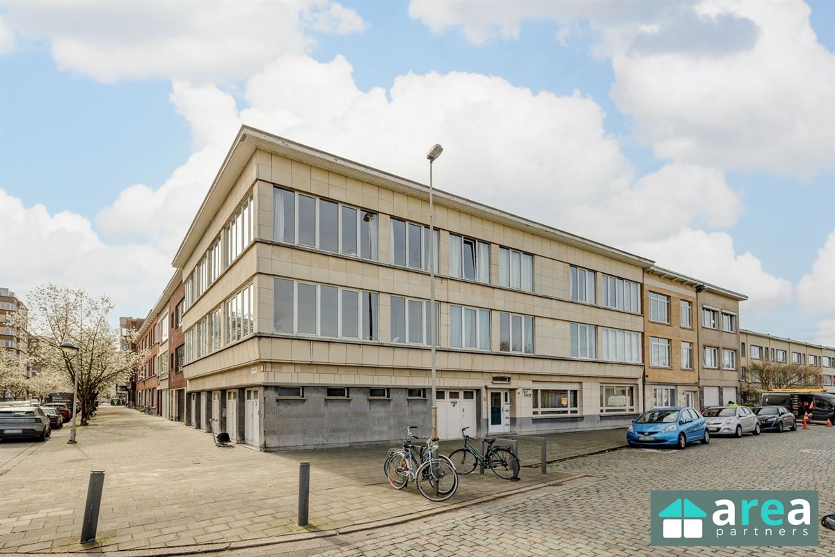 Gelijkvloersappartement van 224,58m² met garage en tuin!