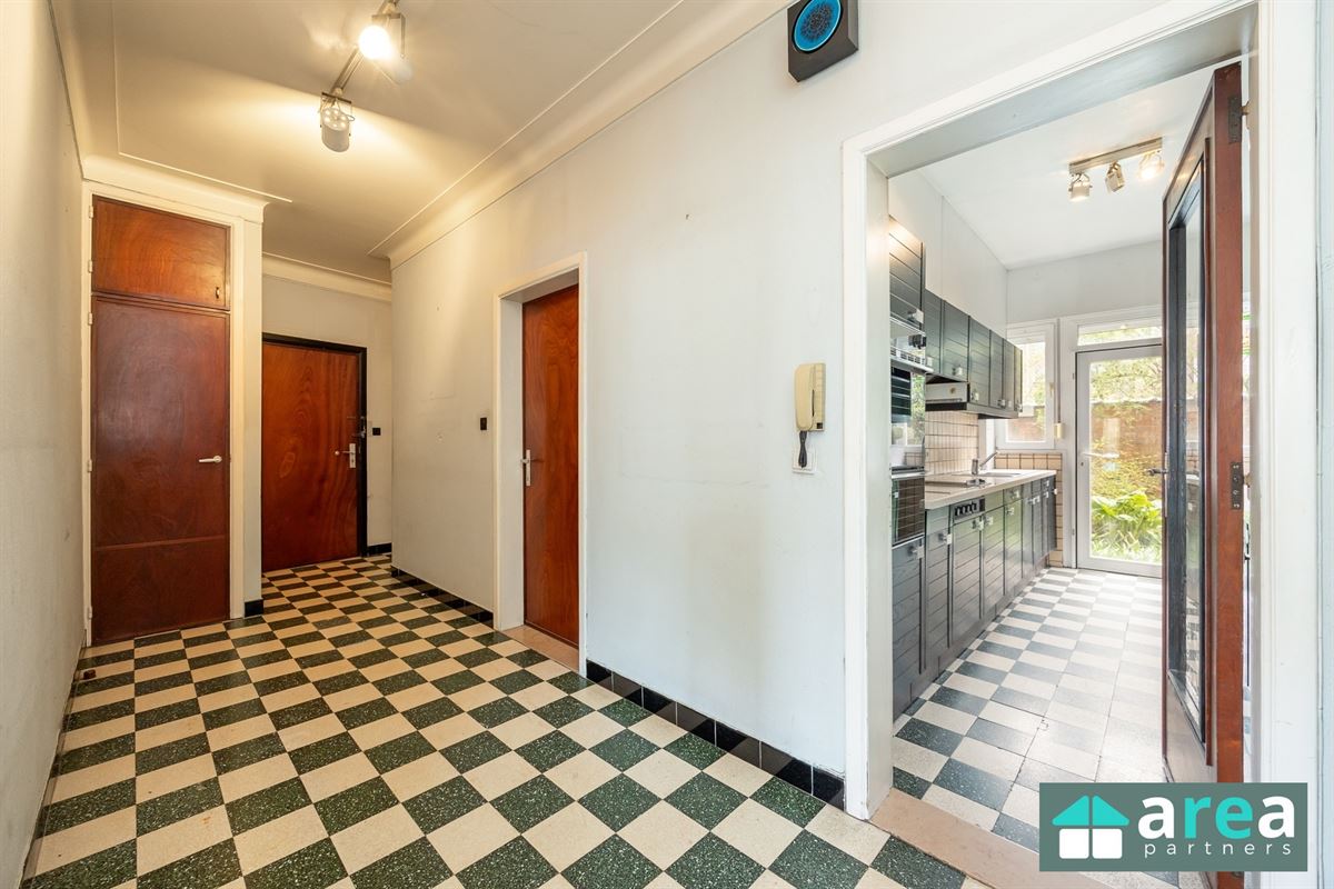 Gelijkvloersappartement van 224,58m² met garage en tuin!