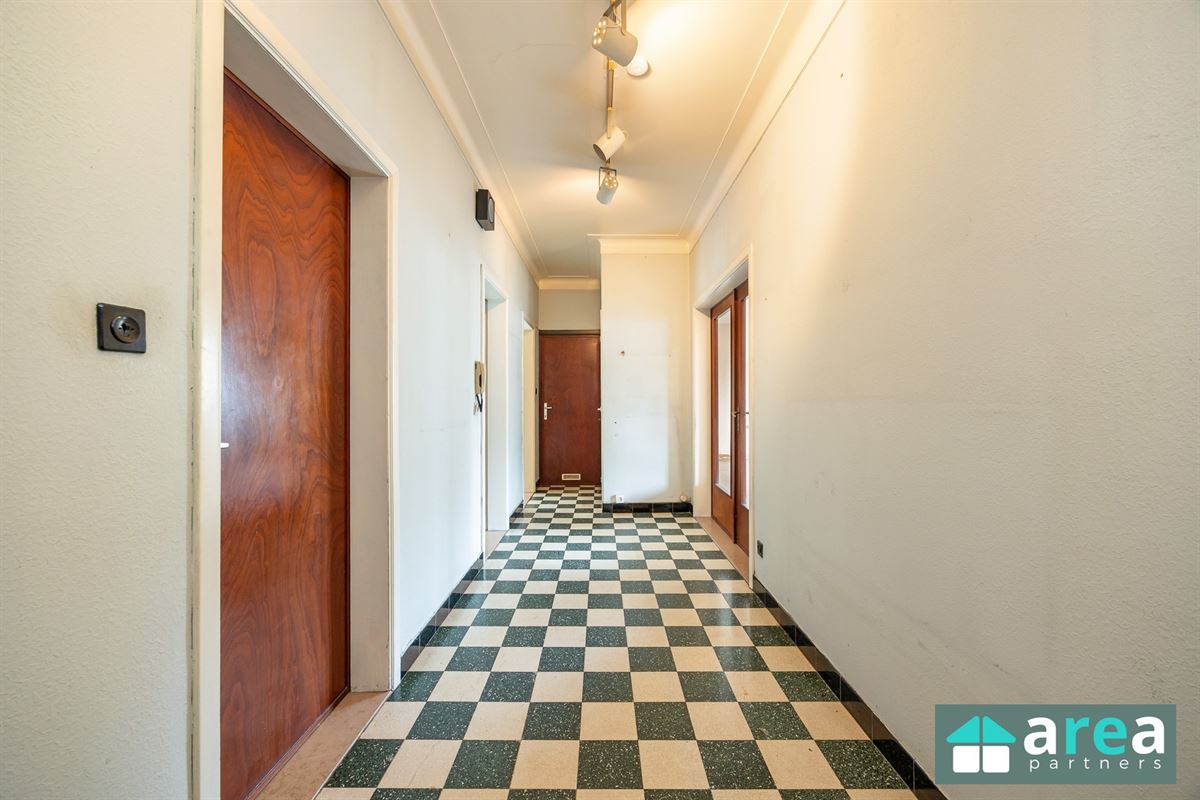 Gelijkvloersappartement van 224,58m² met garage en tuin!