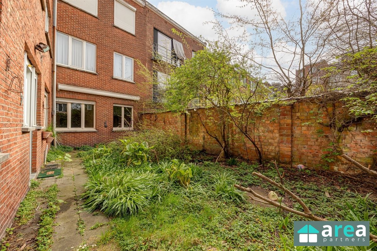 Gelijkvloersappartement van 224,58m² met garage en tuin!