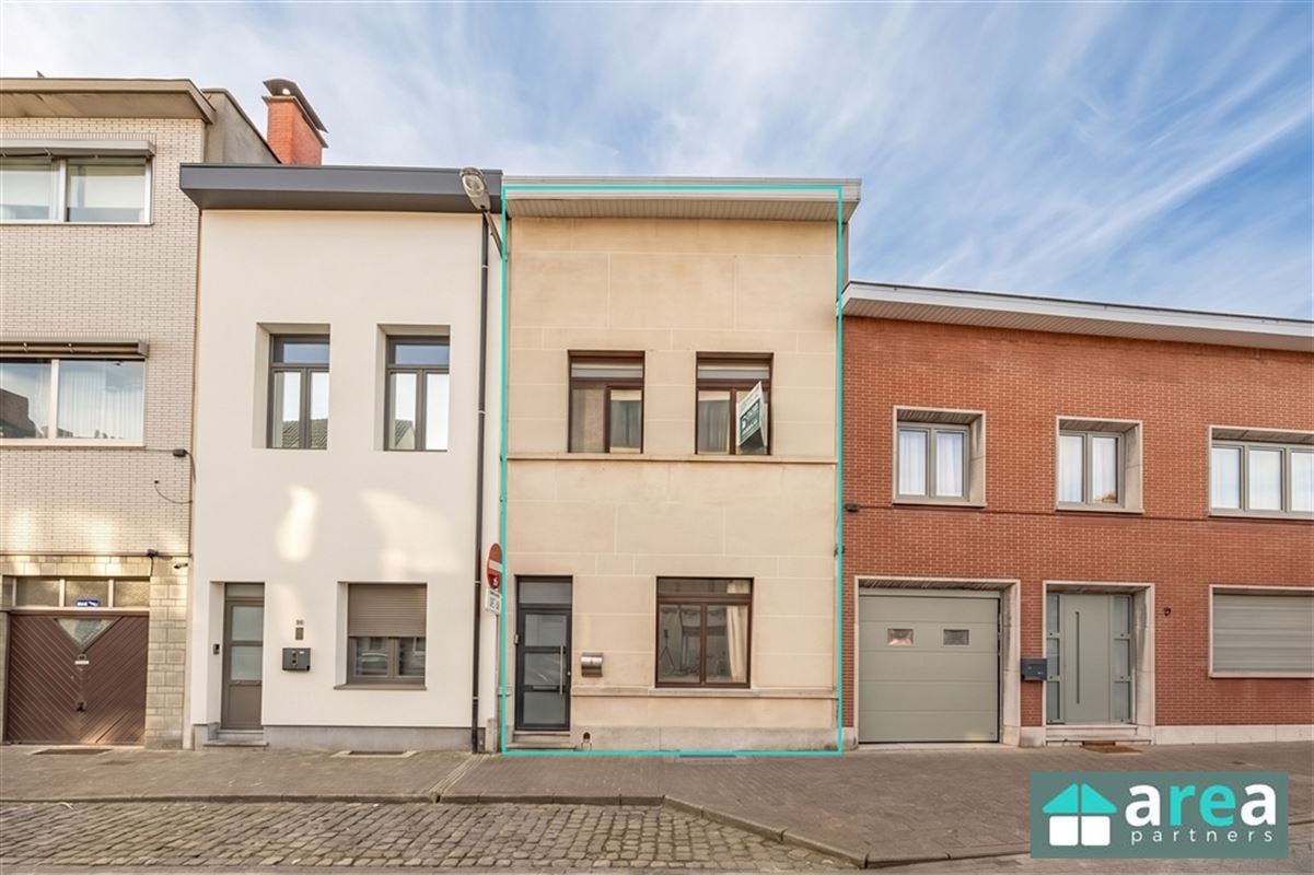 Op te frissen woning met 4 slpk!