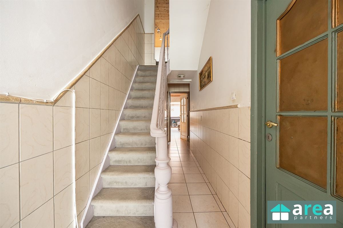Op te frissen woning met 4 slpk!