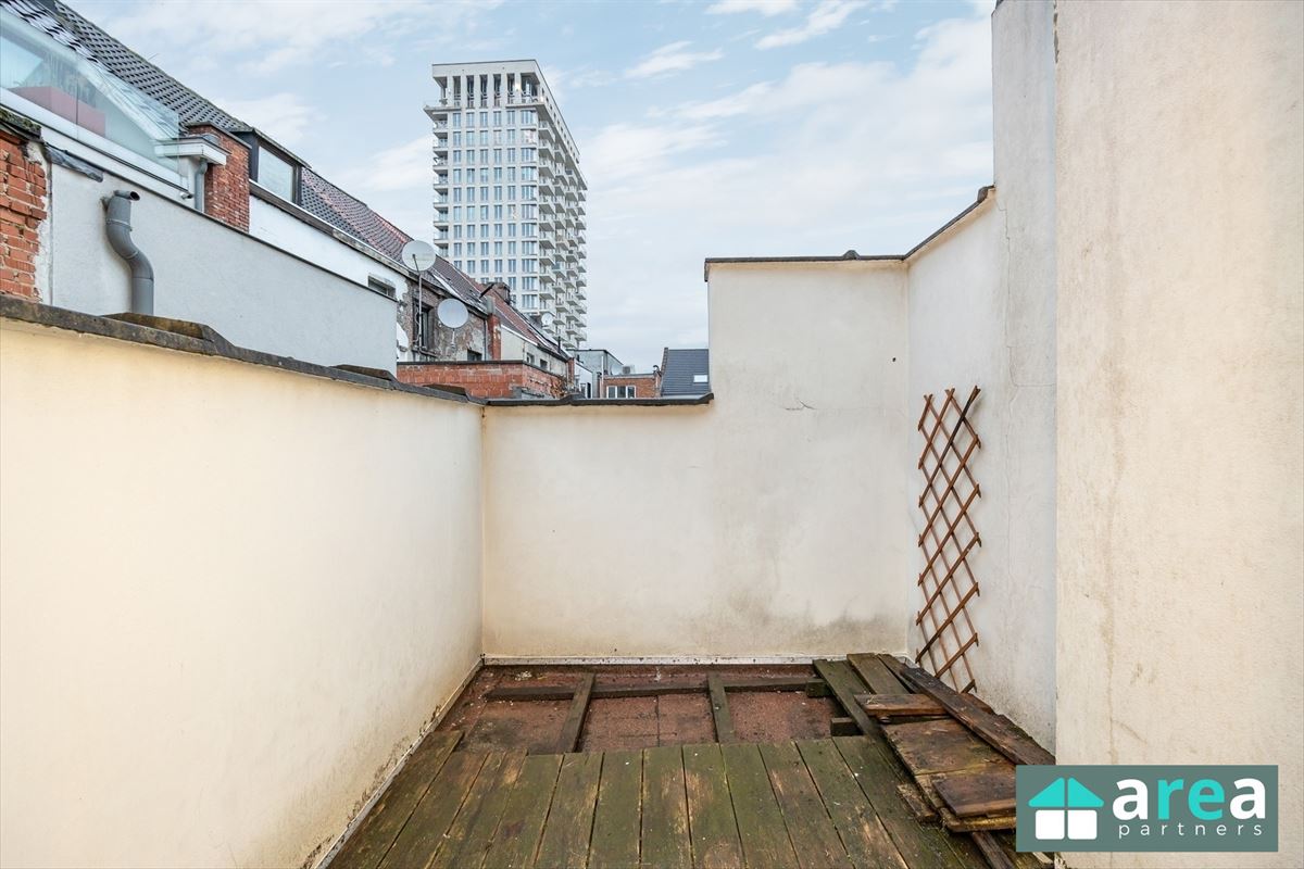 IN OPTIE! - Herenwoning met authentieke elementen en stadskoer!