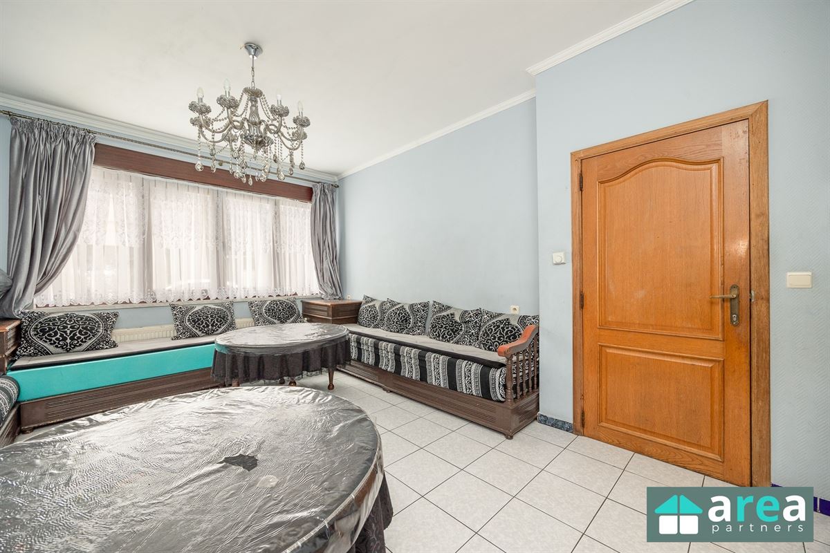 Ruime woning met 6 slpk en koer!