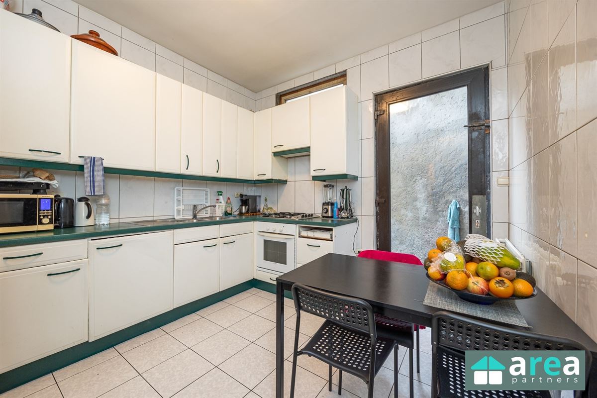 Ruime woning met 6 slpk en koer!