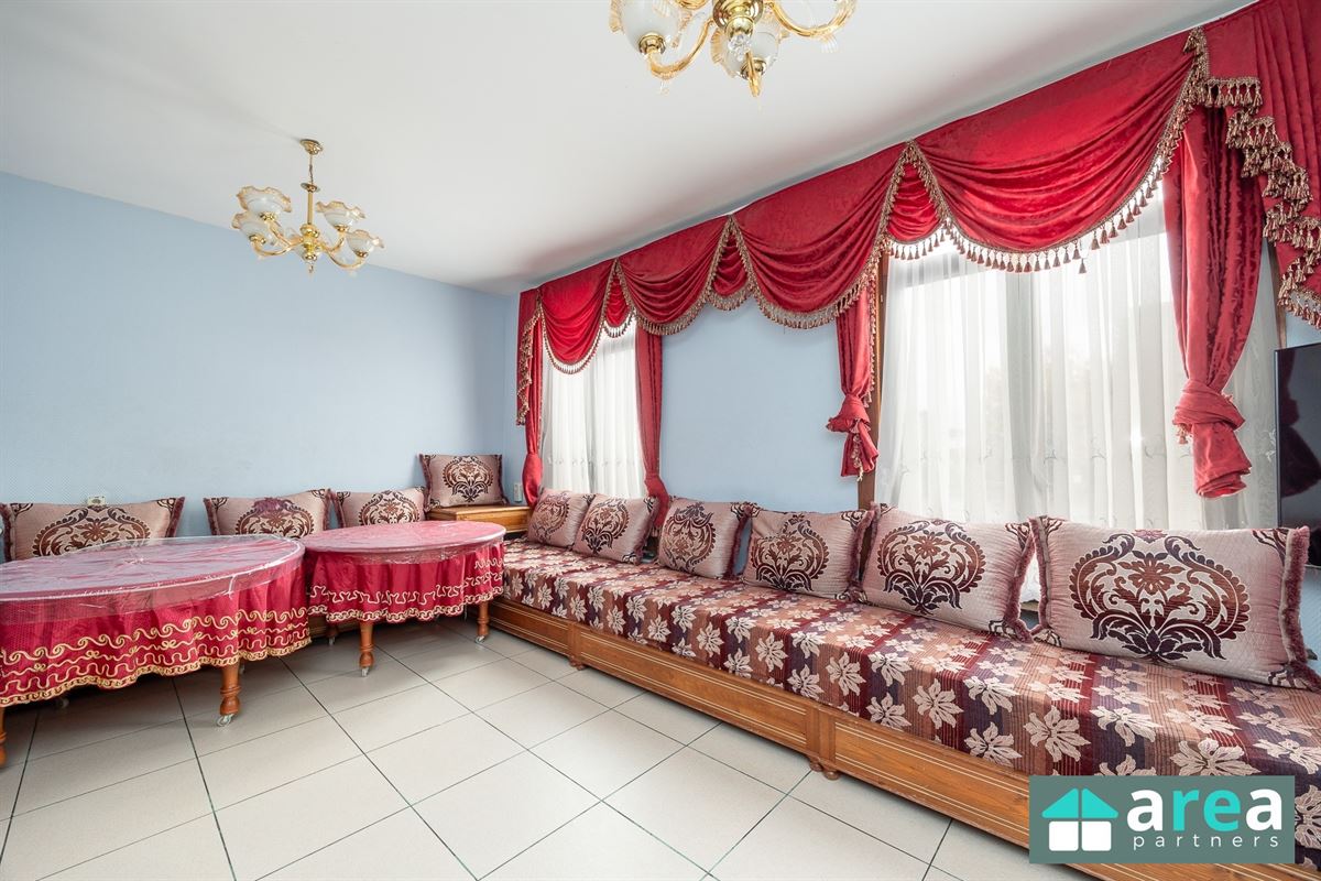 Ruime woning met 6 slpk en koer!