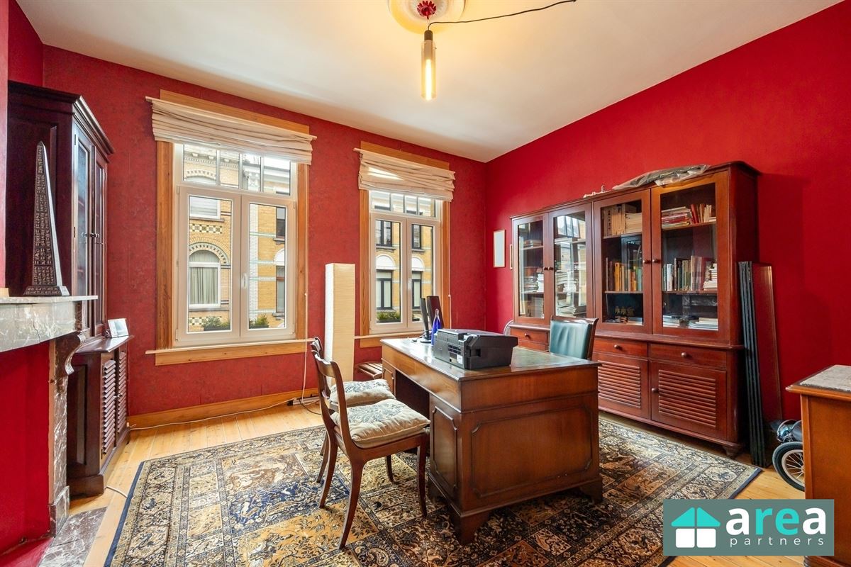 Prachtig herenhuis met 5 slpk., stadskoer én terrassen!