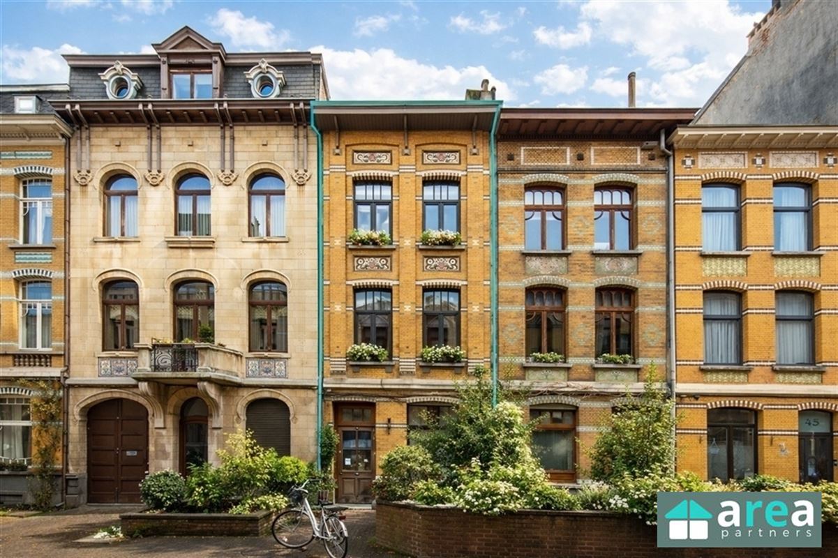 Prachtig herenhuis met 5 slpk., stadskoer én terrassen!