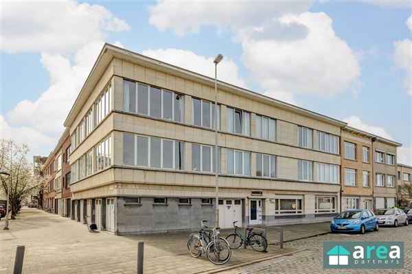 Gelijkvloersappartement van 224,58m² met garage en tuin!