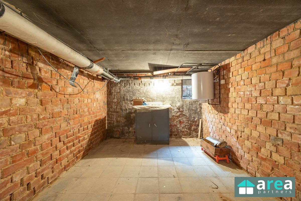 Gelijkvloersappartement van 224,58m² met garage en tuin!