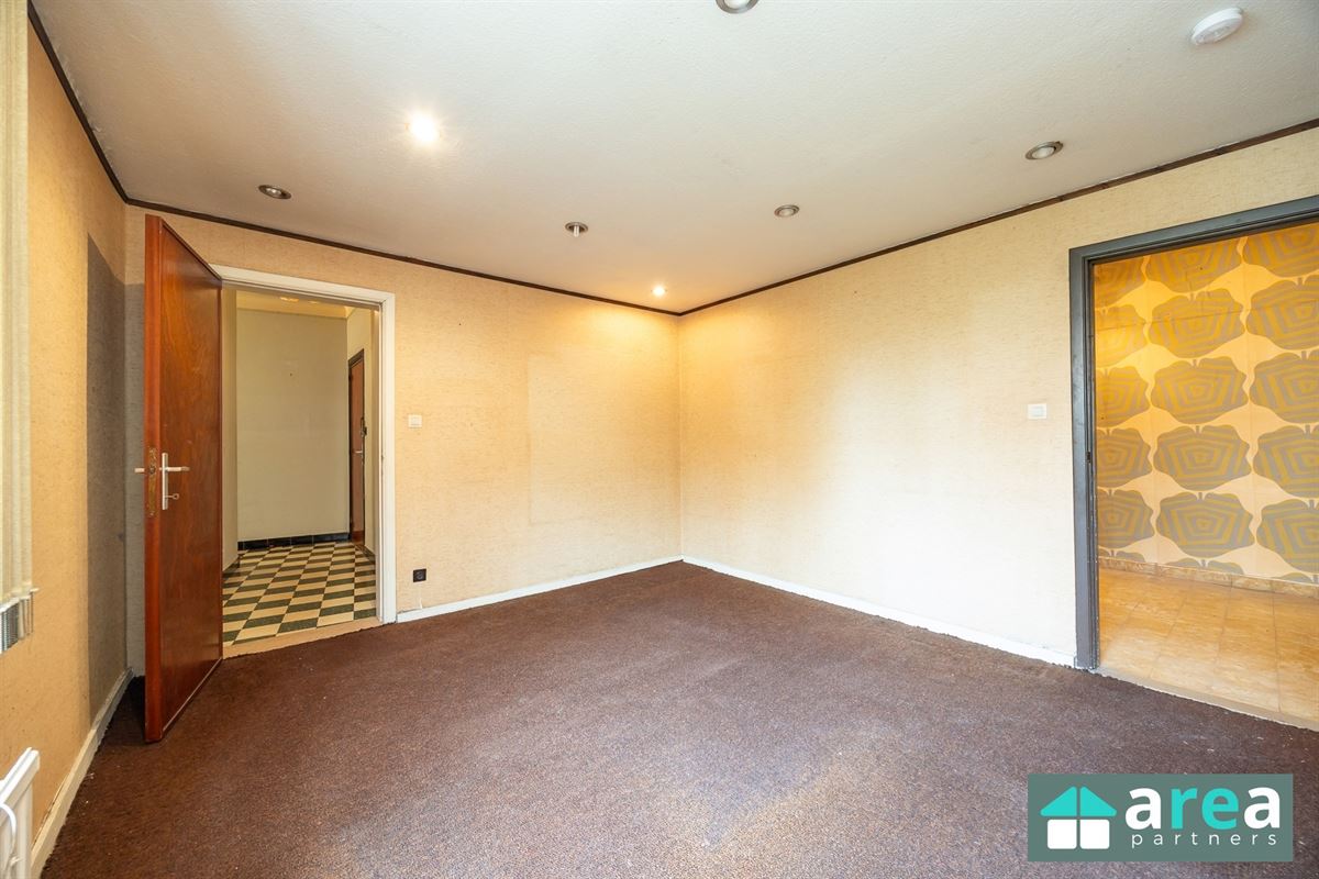 Gelijkvloersappartement van 224,58m² met garage en tuin!