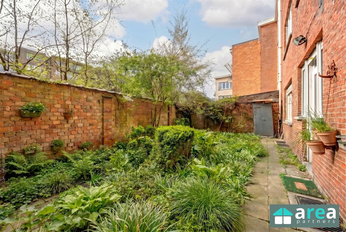 Gelijkvloersappartement van 224,58m² met garage en tuin!