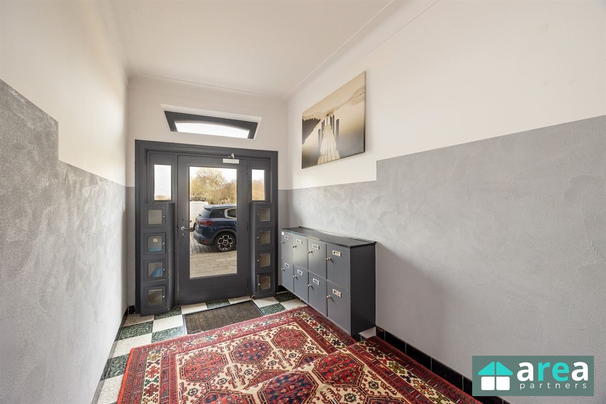 Gelijkvloersappartement van 224,58m² met garage en tuin!