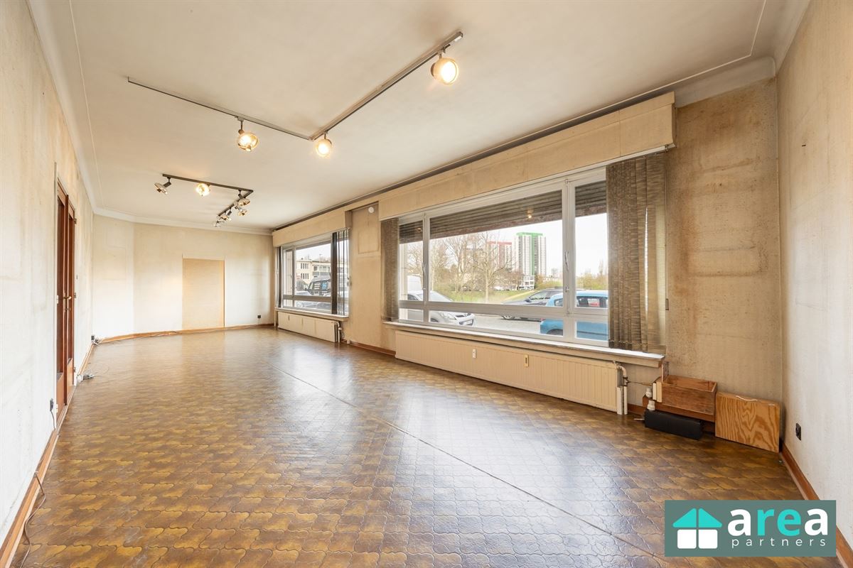 Gelijkvloersappartement van 224,58m² met garage en tuin!