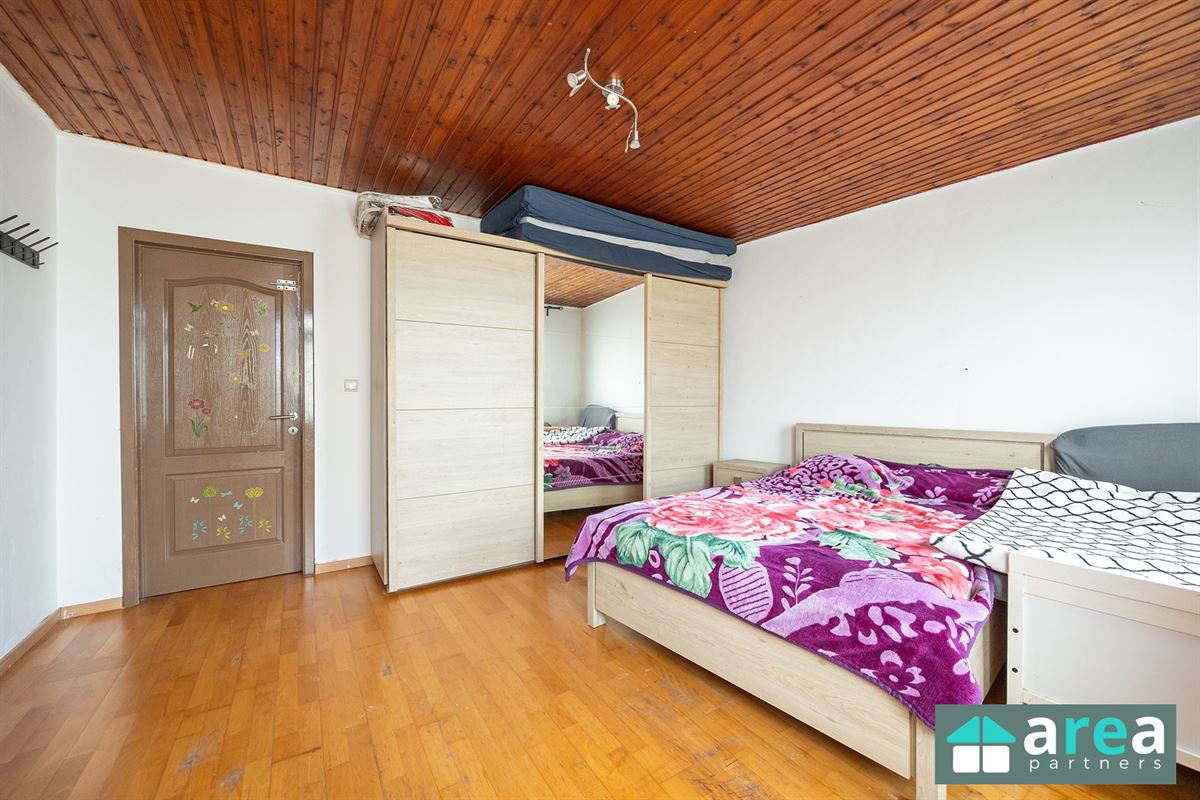 Op te frissen woning met 4 slpk!