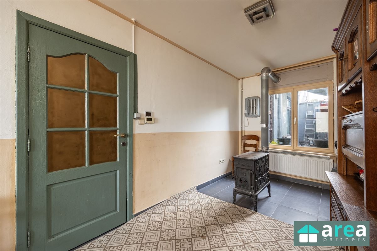 Op te frissen woning met 4 slpk!