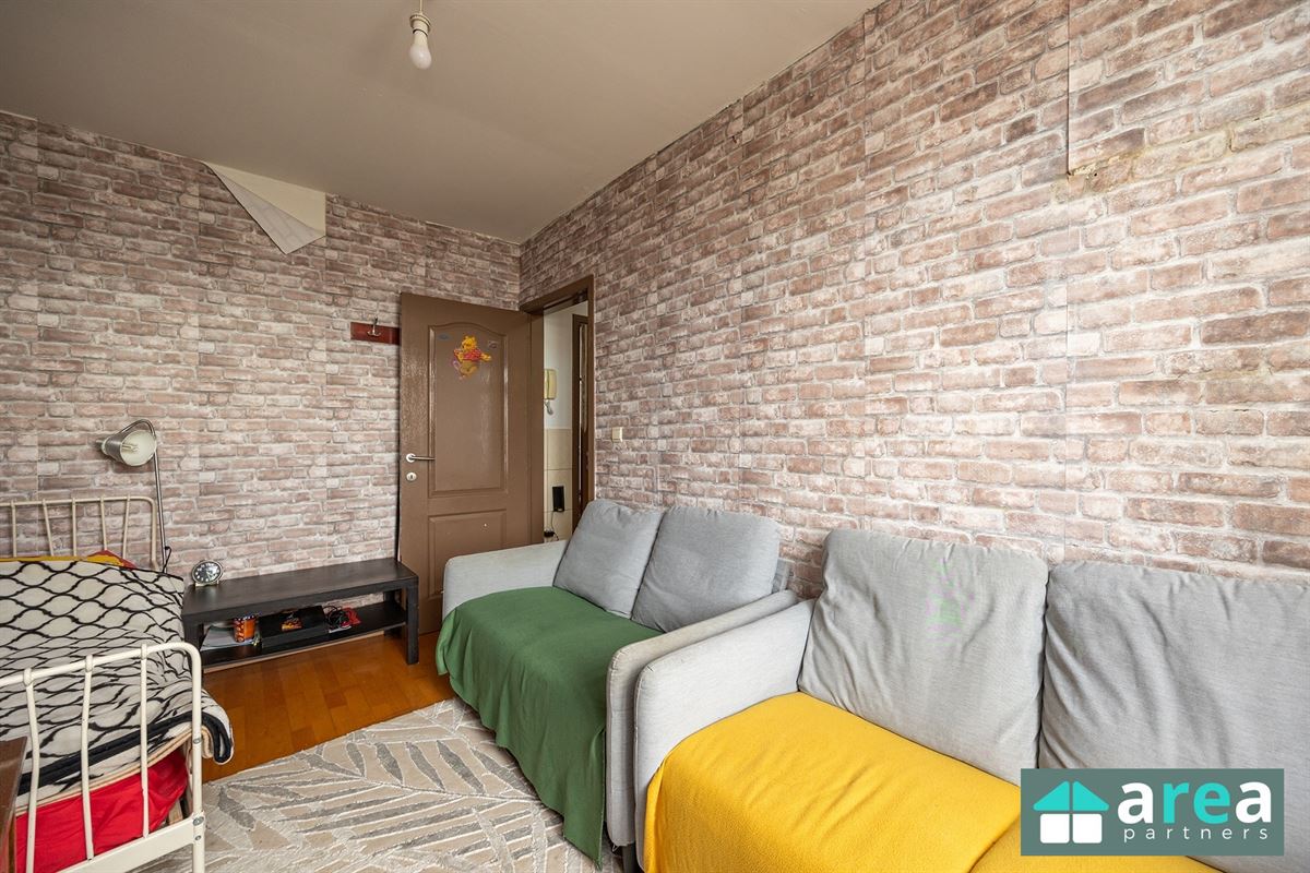 Op te frissen woning met 4 slpk!