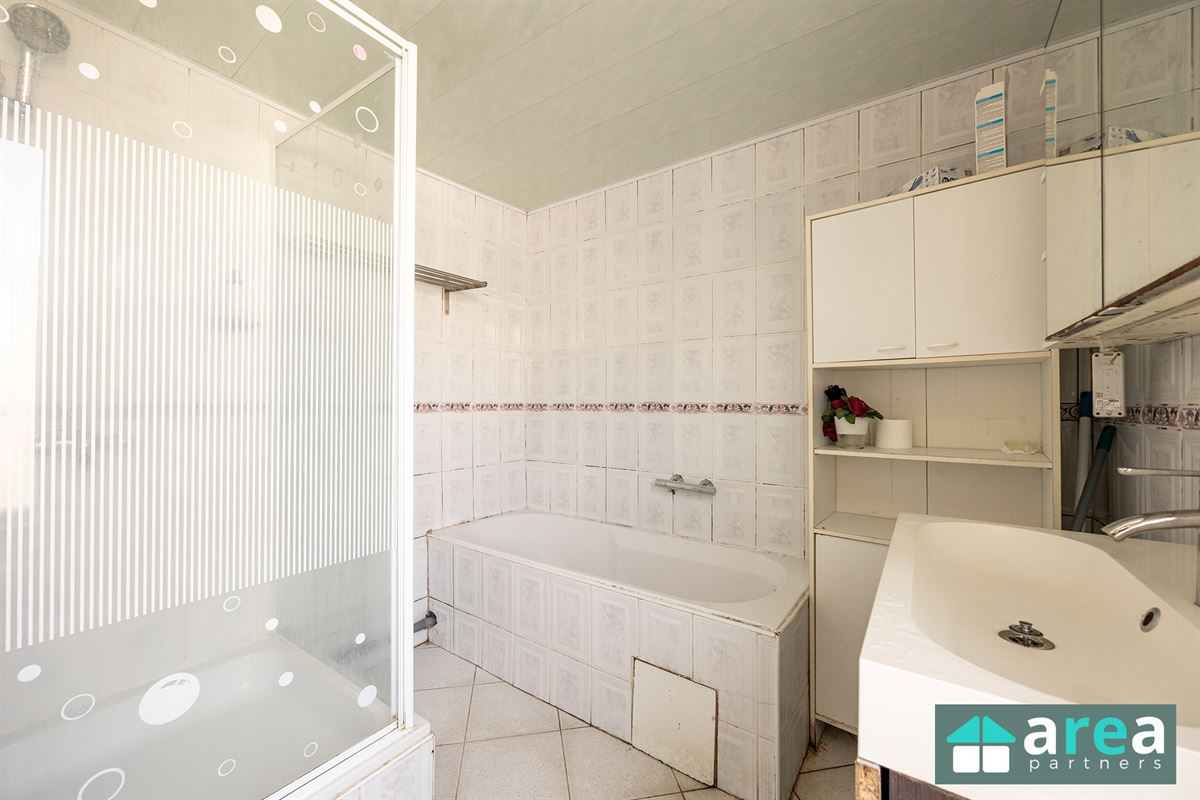 Op te frissen woning met 4 slpk!