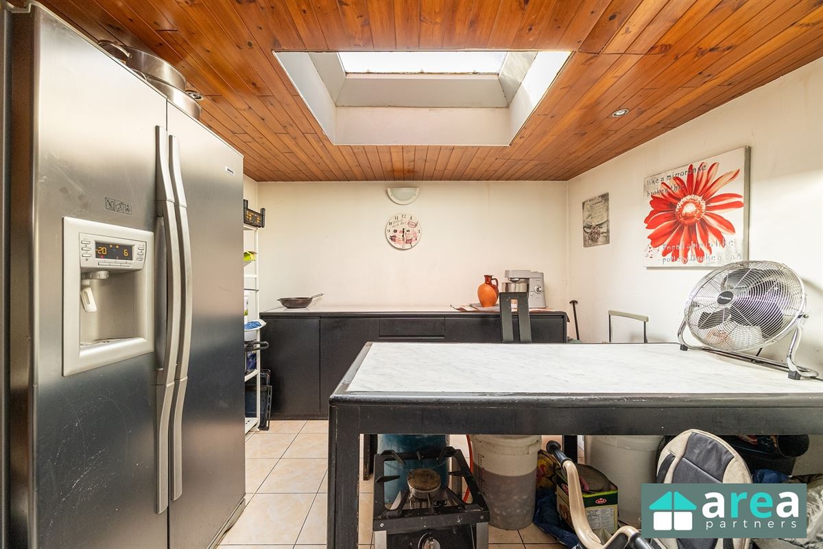 Op te frissen woning met 4 slpk!