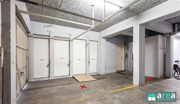 2 staanplaatsen in garage