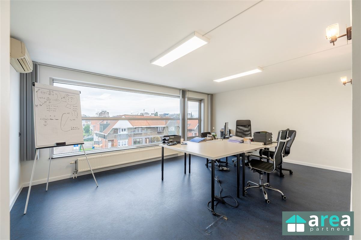 kantoorgebouw met woonst